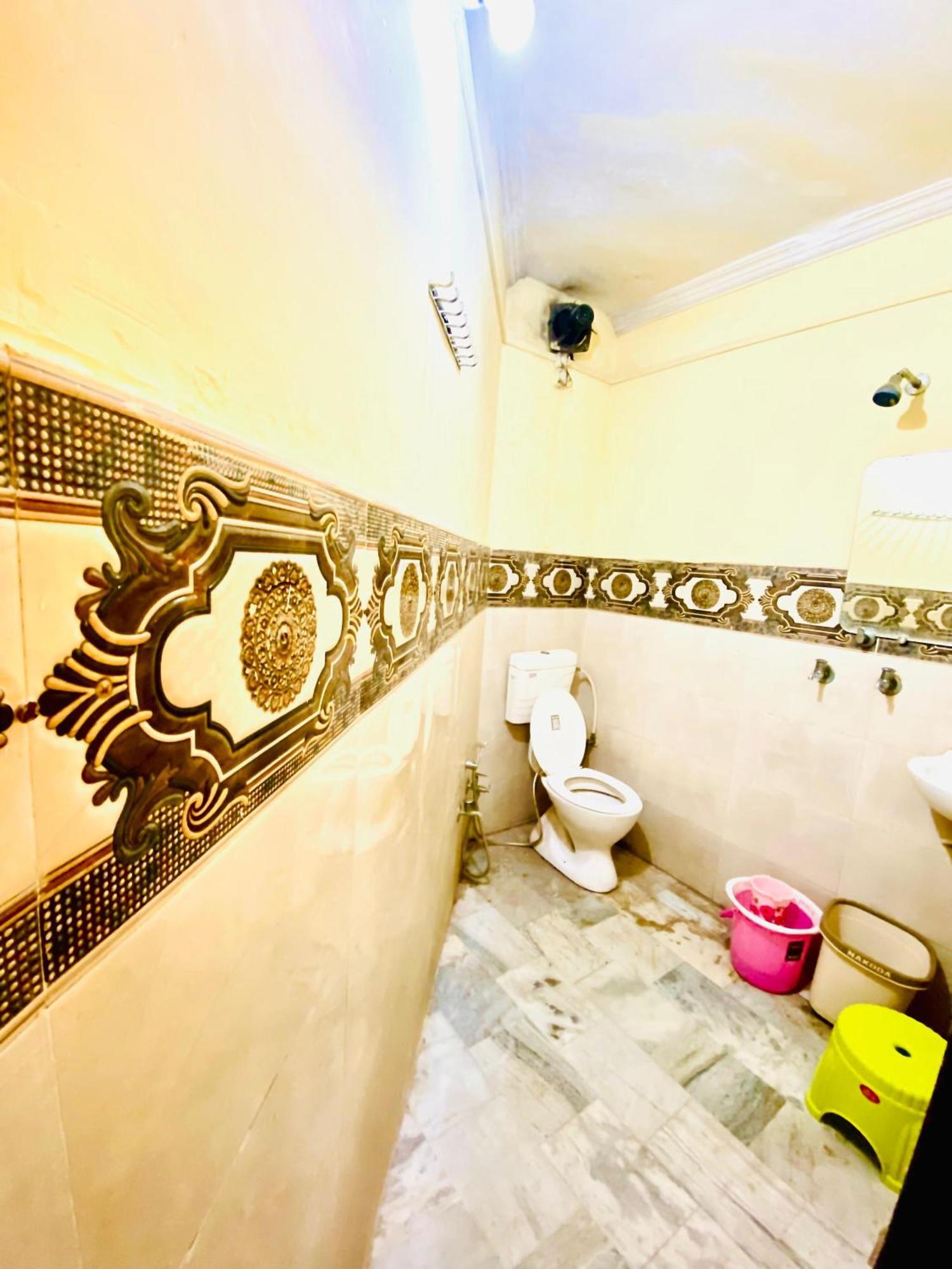 ורנאסי Namo Guest House Only For Indians מראה חיצוני תמונה
