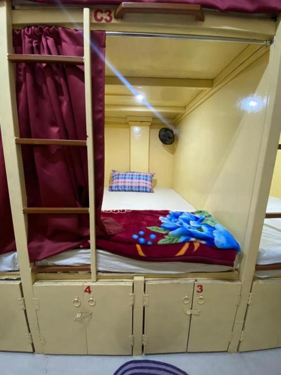 ורנאסי Namo Guest House Only For Indians מראה חיצוני תמונה