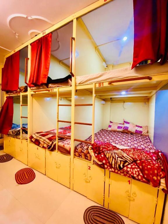ורנאסי Namo Guest House Only For Indians מראה חיצוני תמונה