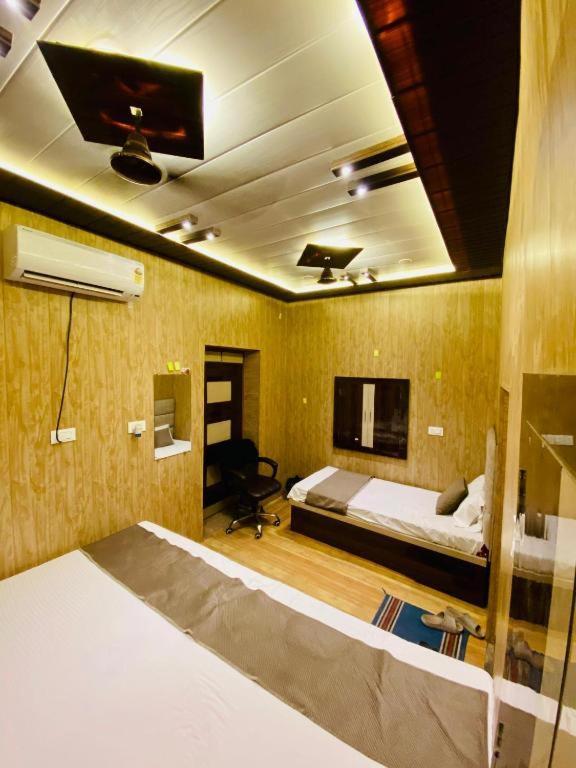 ורנאסי Namo Guest House Only For Indians מראה חיצוני תמונה