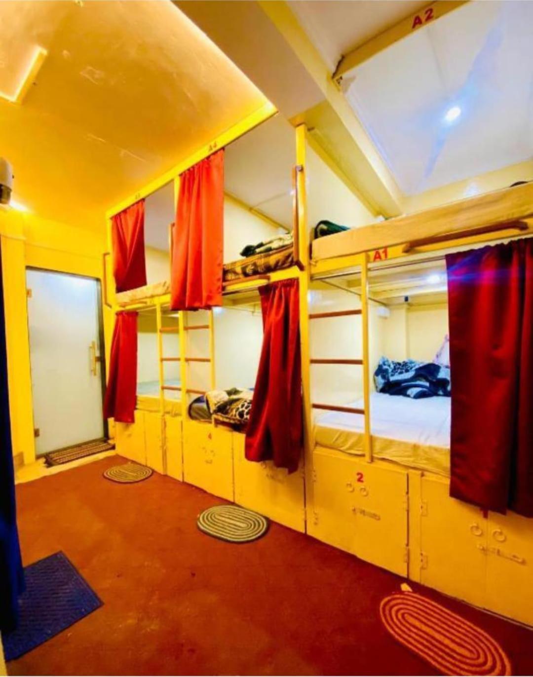 ורנאסי Namo Guest House Only For Indians מראה חיצוני תמונה