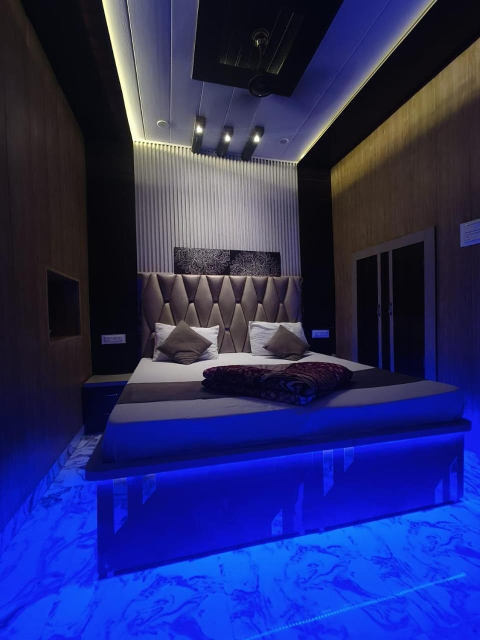 ורנאסי Namo Guest House Only For Indians מראה חיצוני תמונה