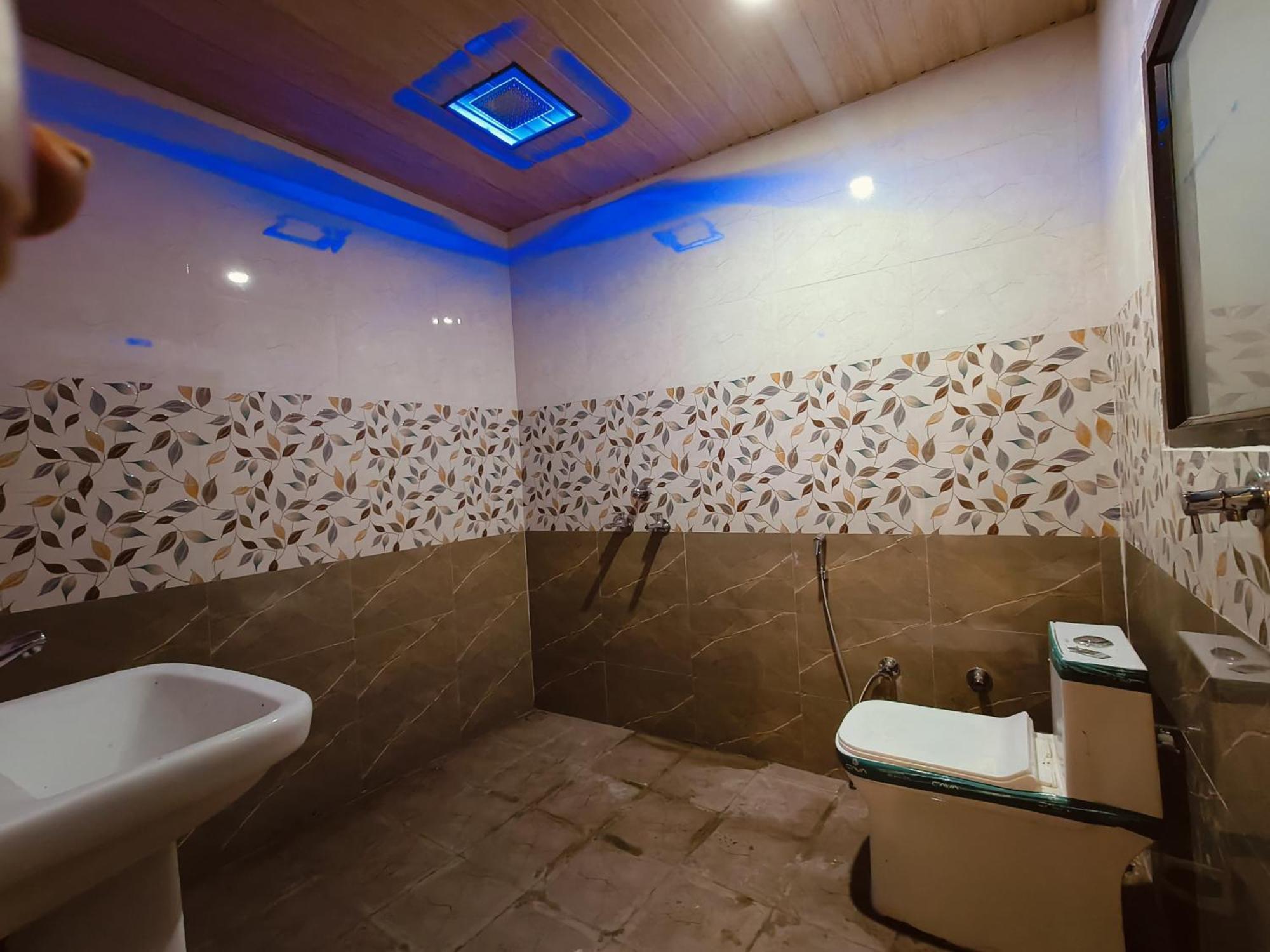 ורנאסי Namo Guest House Only For Indians מראה חיצוני תמונה