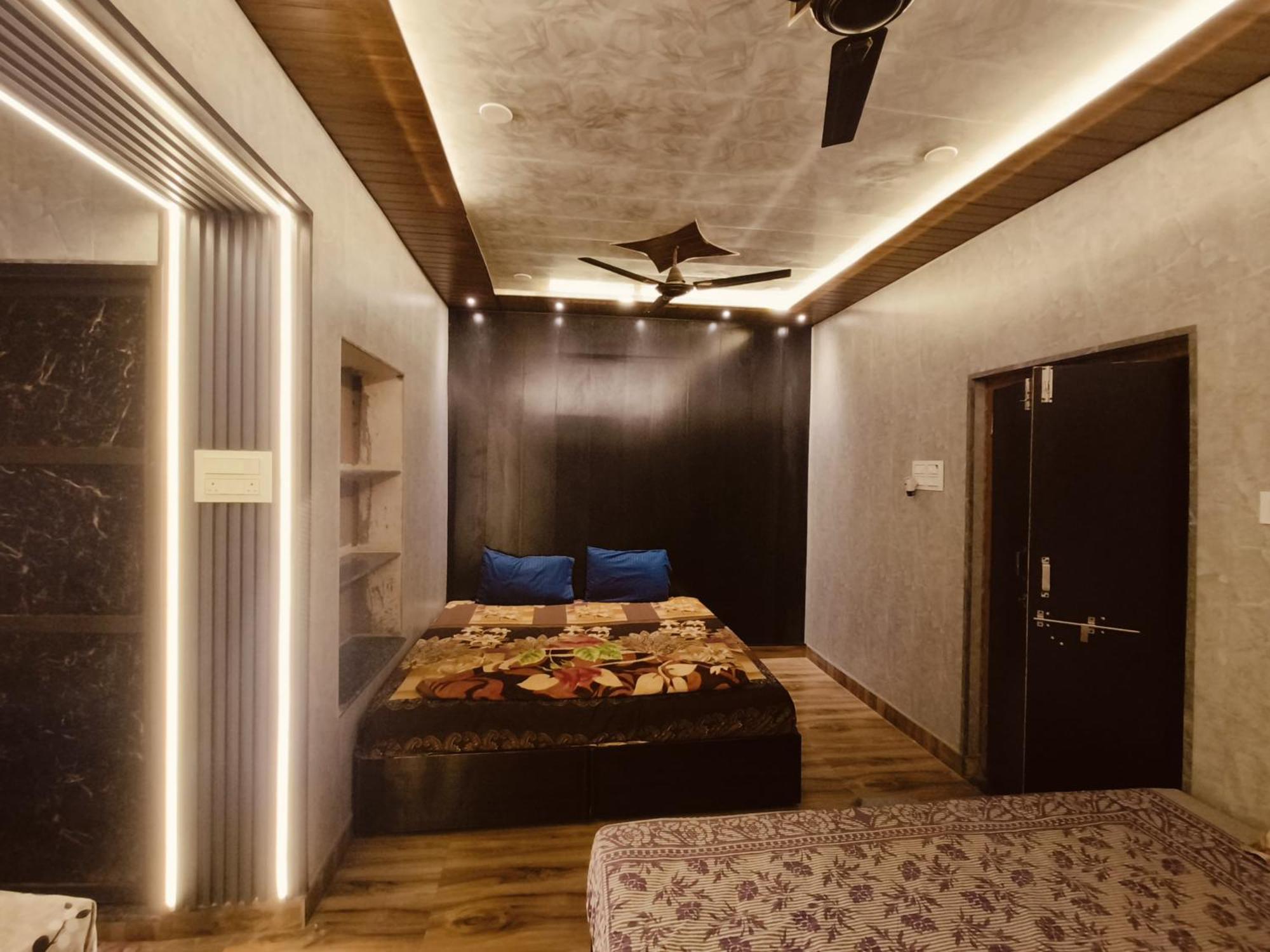 ורנאסי Namo Guest House Only For Indians מראה חיצוני תמונה